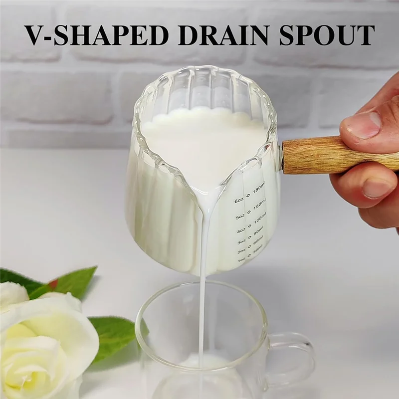 ملحقات الإسبريسو HGHO، كوب قياس زجاجي لإبريق مزبد الحليب، زجاج طلقة بمقبض خشبي 6 أونصة قطعة واحدة