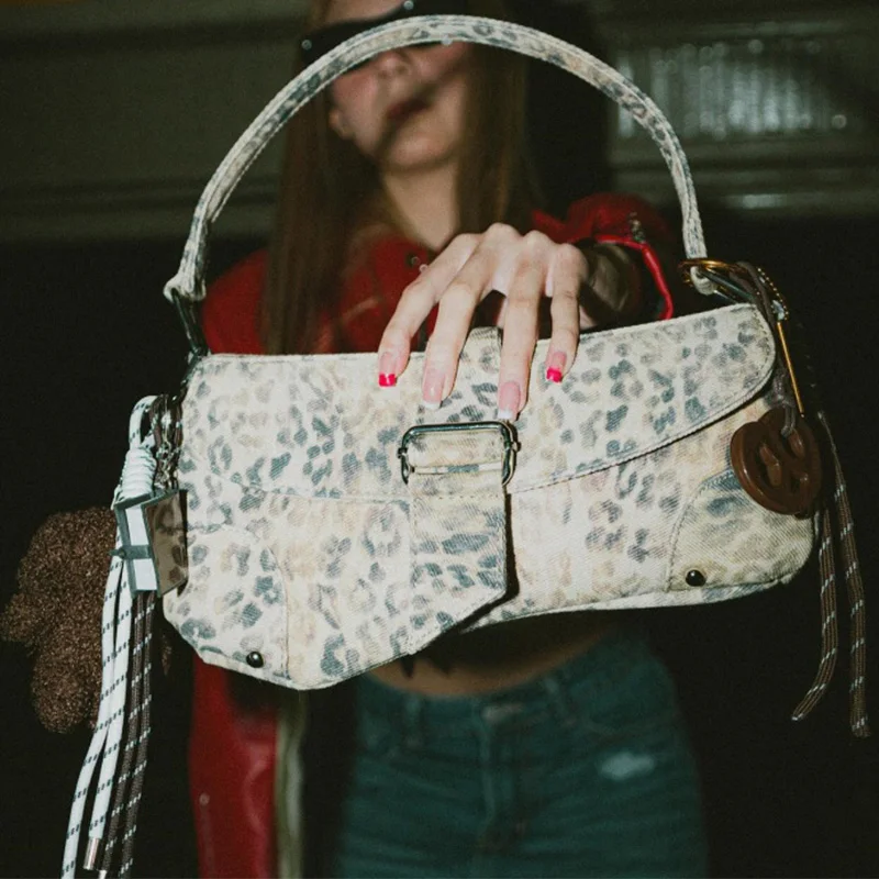 

Fashion Cool Girl Leopard Armpit Bag Niche Design Retro Rivet Shoulder Bag Pu Canvas Asymmetric Handbag Trendy Motorcycle Bag