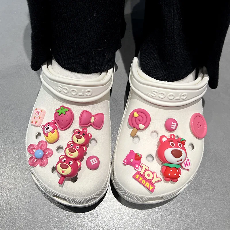 9/11/13/14 pz/set nuovi accessori per scarpe Disney Cartoon Kawaii Lotso Hole Shoes fibbia Set decorazione fai da te ragazza rimovibile per regalo