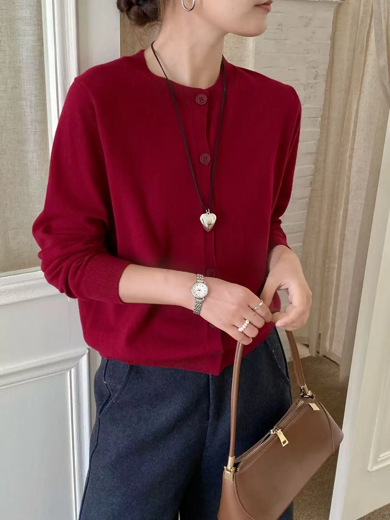 سترة نسائية من صوف ميرينو 100% أنيقة بلون نقي ورقبة دائرية سترة تريكو صديقة للبشرة ناعمة للاستخدام اليومي طراز متعدد الاستخدامات