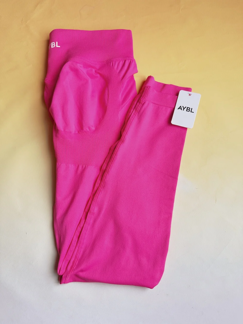 Sport-Yoga-Bekleidung für Damen: Nahtloser und atmungsaktiver Yoga-BH, unsichtbare und eng anliegende Hose, hautfreundlich und hochelastisch. – Detail 14