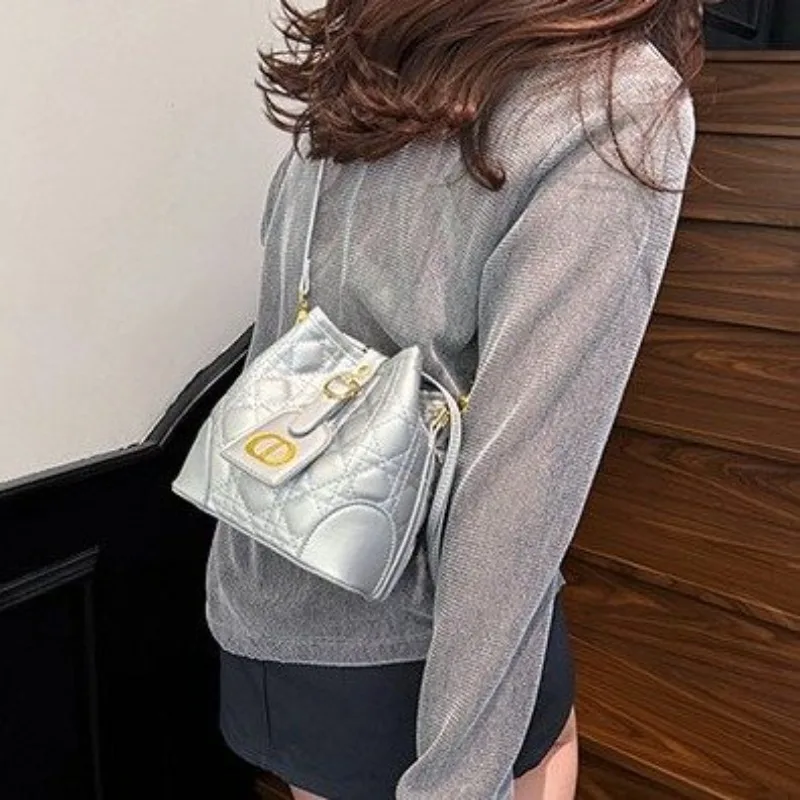 

Retro Leather Crossbody Bag For Adults Distressed Details Vintage Charm Stylish For Street Markets And Casual Brunches
