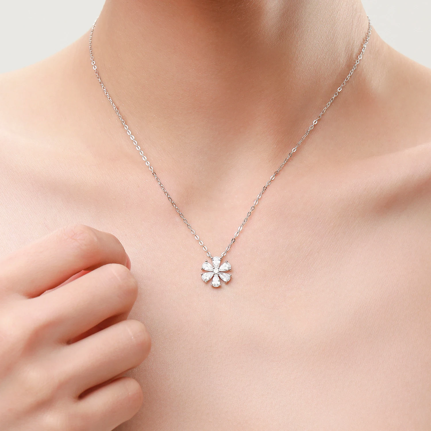 MODIAN 925 Sterling Silver Sparkling Lucky Flower Pendant Necklace for Women Luxury Drop Zirconia Female Wedding Fine Jewelry