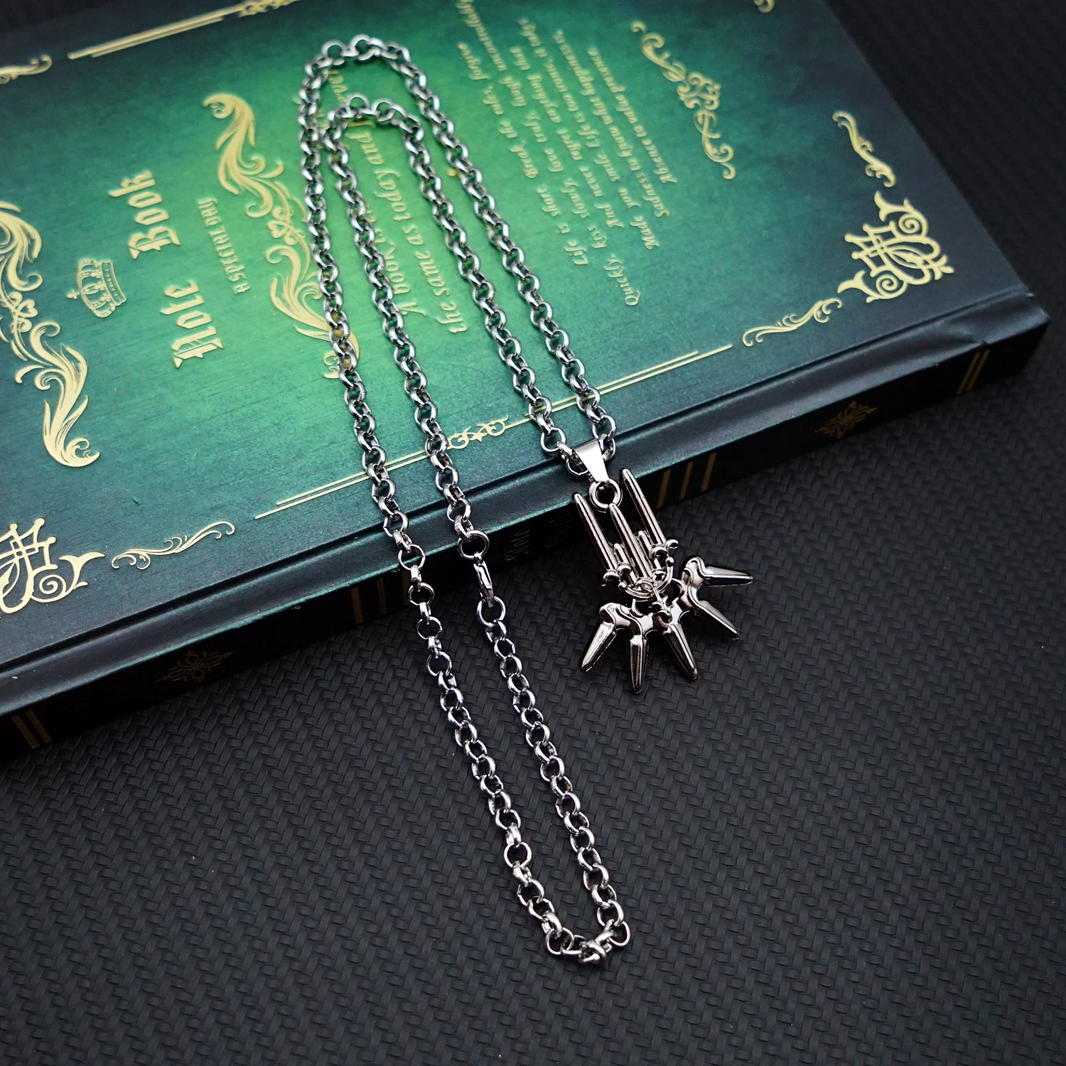 أنيمي NieR Automata YoRHa No.2 نوع B 2B القلائد والمعلقات YoRHa شعار القلائد المعدنية لعبة تأثيري اكسسوارات الشكل الهدايا #3