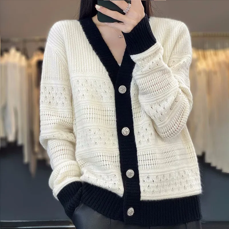 2025 خريف شتاء جديد سترة سترة مشغولة من الصوف المرأة عادية اللون مطابقة سترة بأكمام طويلة الإناث