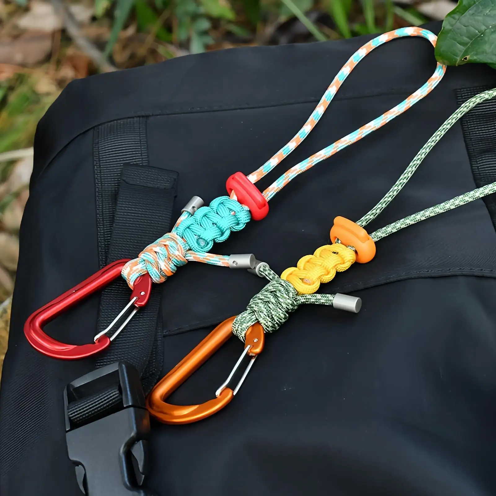 حبل باراكورد شديد التحمل مع مشبك حلقة تسلق وحزام سلسلة مفاتيح آمن لزجاجة المياه وحقيبة الظهر والعتاد الخارجي