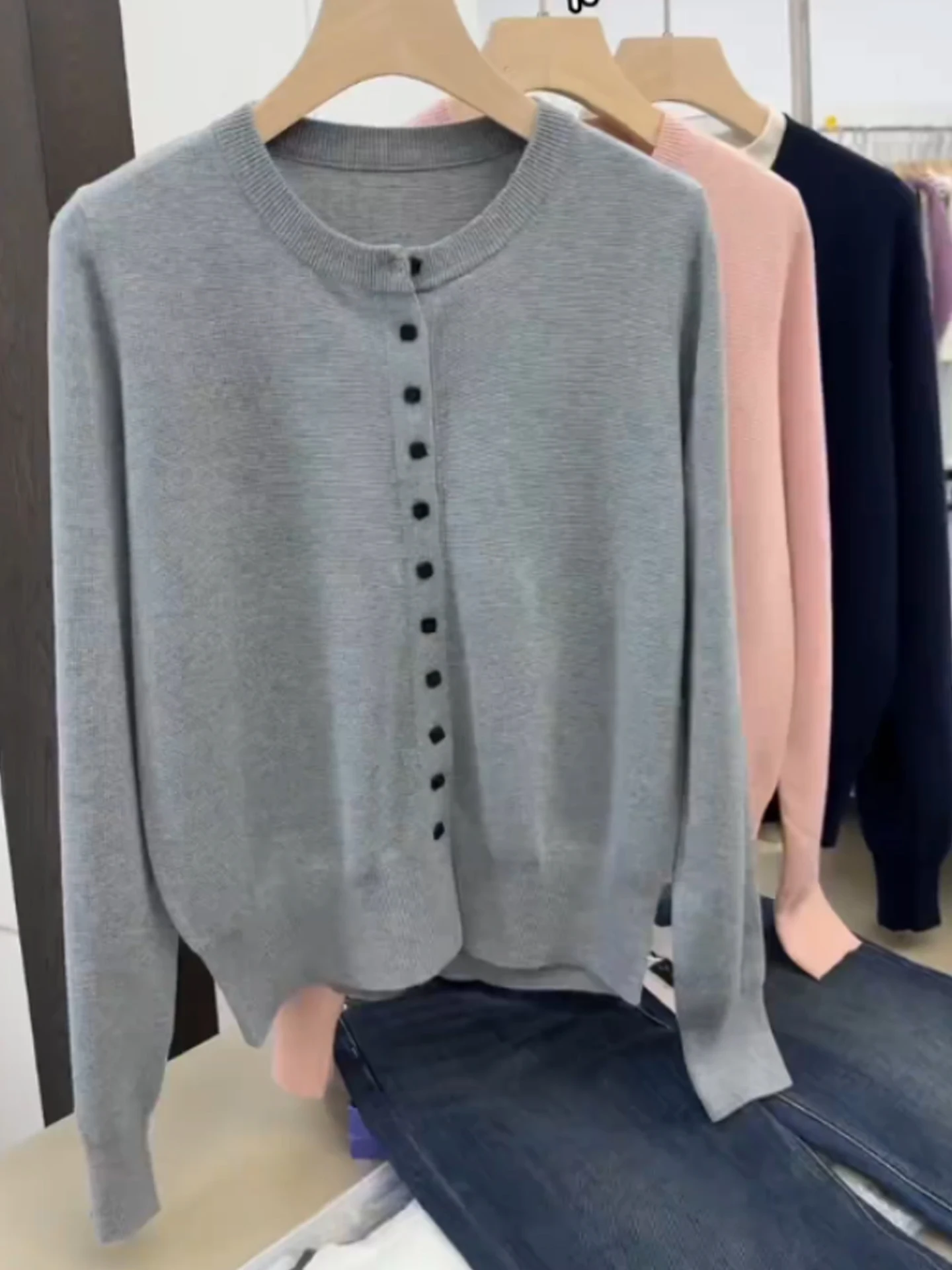 

Новый вязаный кардиган с открытыми рукавами, простой, длинный, уникальный осенний топ, удобный, на одной пуговице, базовый, для повседневной носки