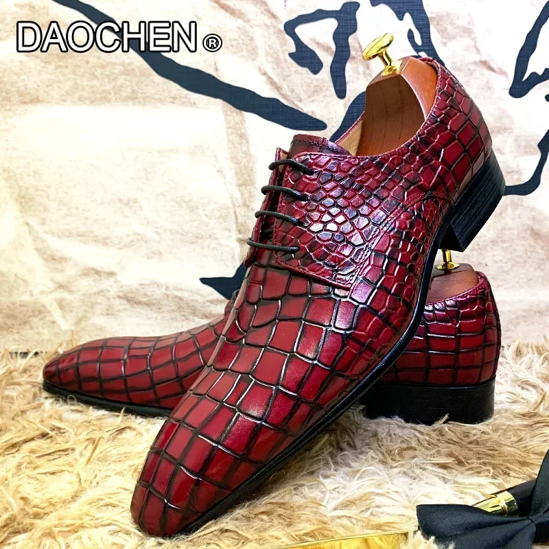 Sapatos masculinos de couro com bico fino, sapatos luxuosos com cadarço para casamento e festa, elegante e luxuoso, vermelho e preto