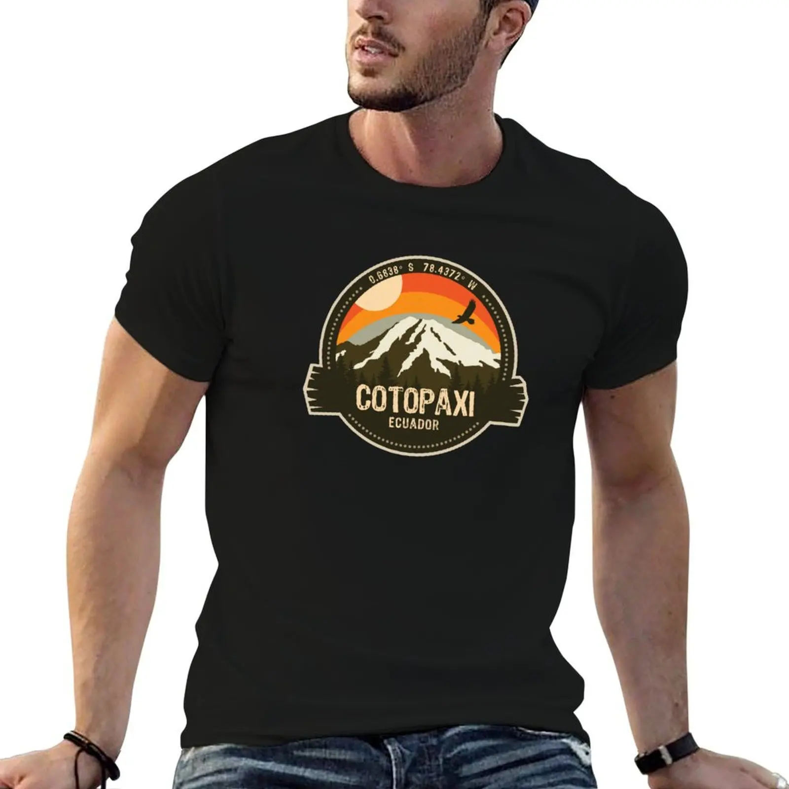 Cotopaxi volcán Ecuador erupción volcánica Retro Vintage insignia camiseta hombre gráfico camiseta