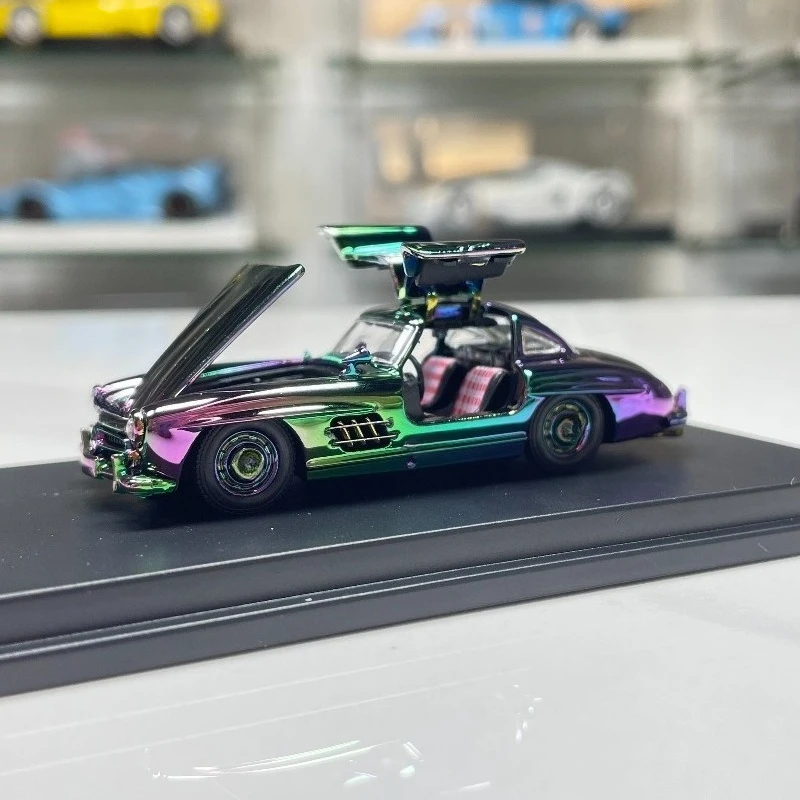 For DCM Mercedes-Benz 300SL Vintage Gull Wing Door, Plated Color 1:64 Alloy Car Model Collectible Ornament