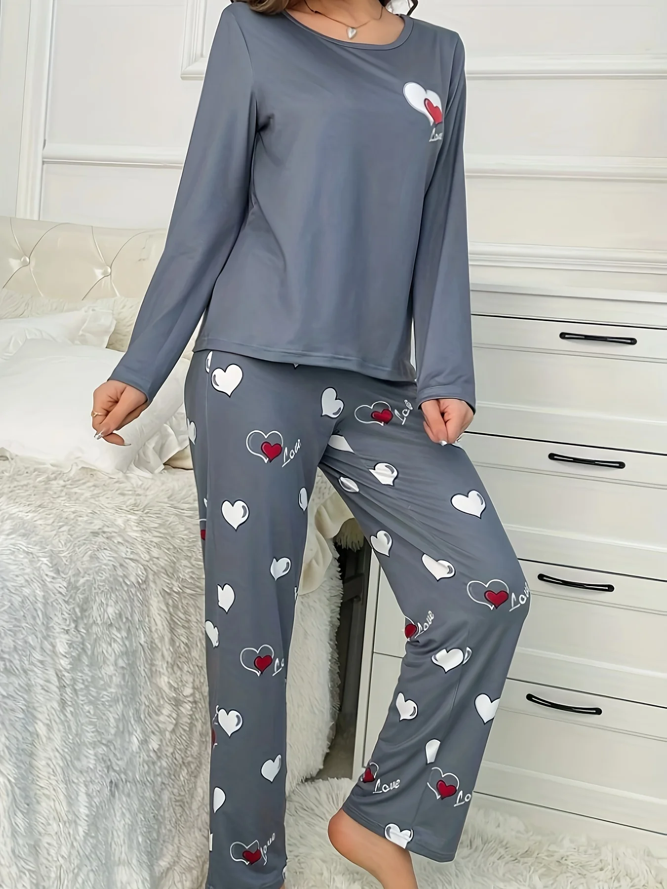 1 casual heart-print pajama set for women Comfortable crewneck long sleeve T-shirt top and stretch pants,