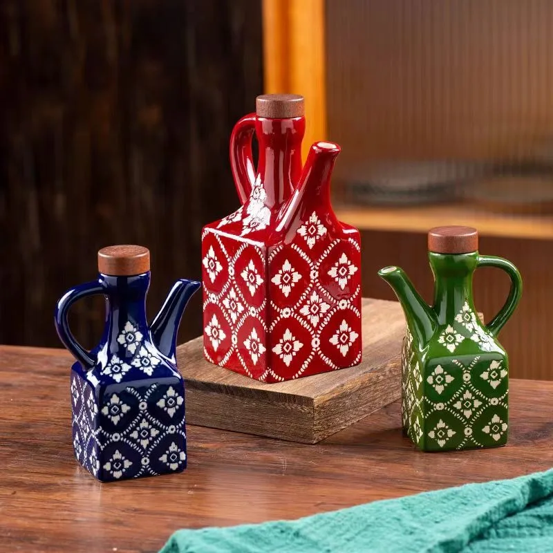 

American Retro Ceramic Underglaze Color Seasoning Bottle Household Commercial Kitchen Leak Proof Oil Pot Tableware Accessories