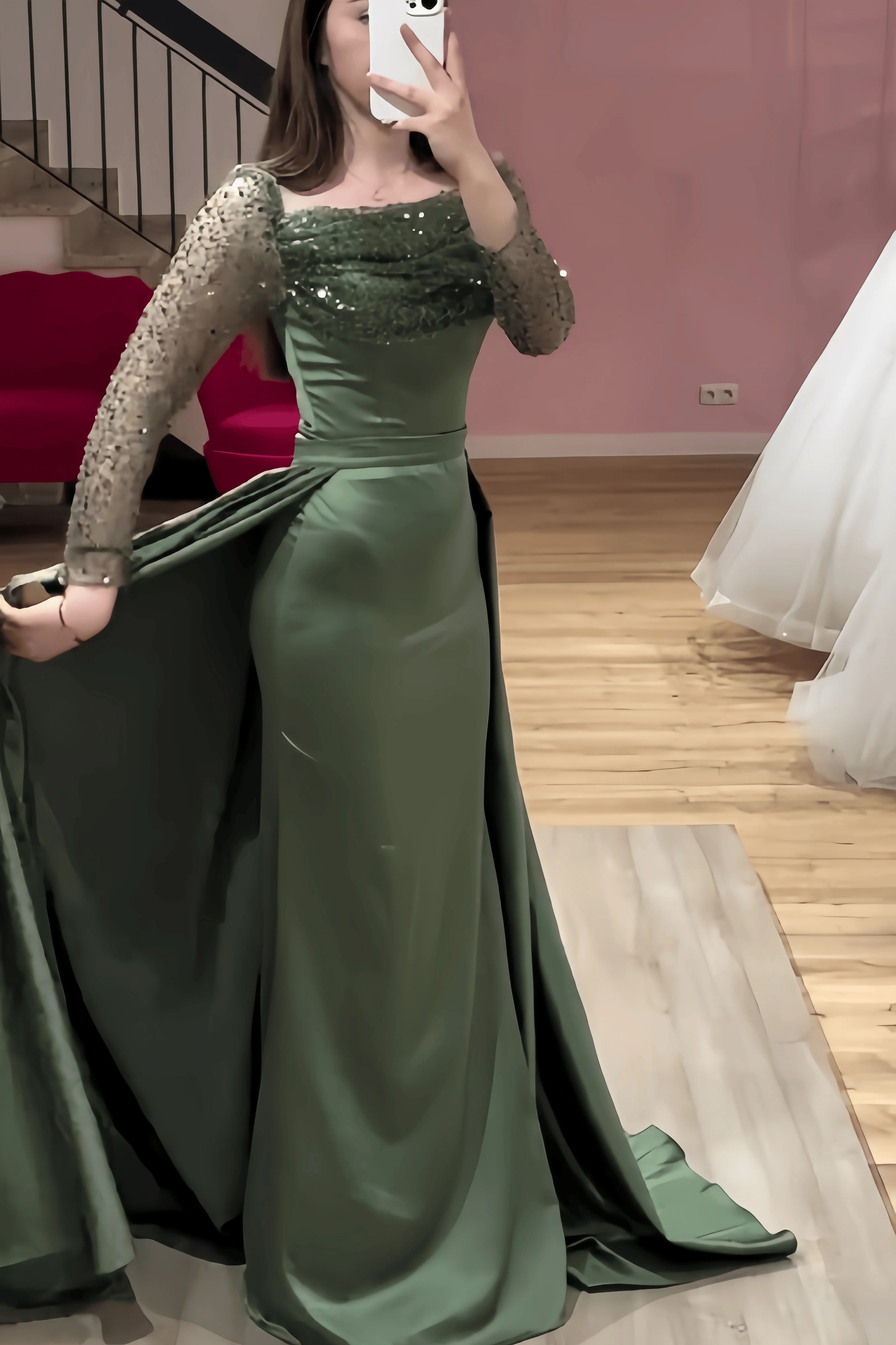 فستان سهرة أنيق برقبة مربعة، فستان نسائي من الساتان باللون الأخضر الداكن مع أكمام ترتر وقطار للحفلات الفاخرة حسب الطلب