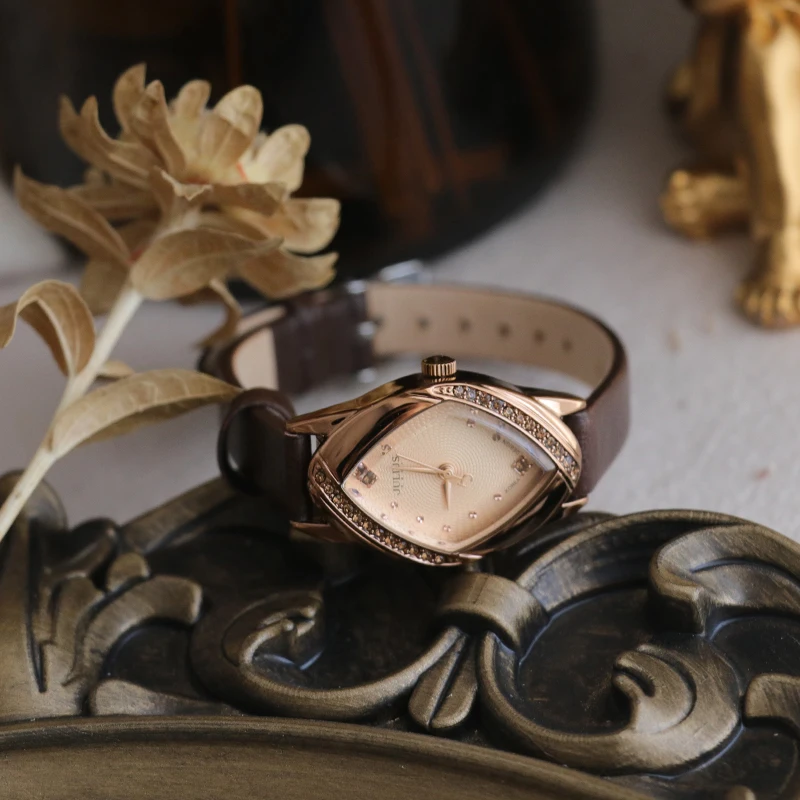 

Oval-Shaped Women'S WatchVintage And Artistic StyleSimple And ElegantQuartz Movement, Sophisticated Design, New Model For 2026.