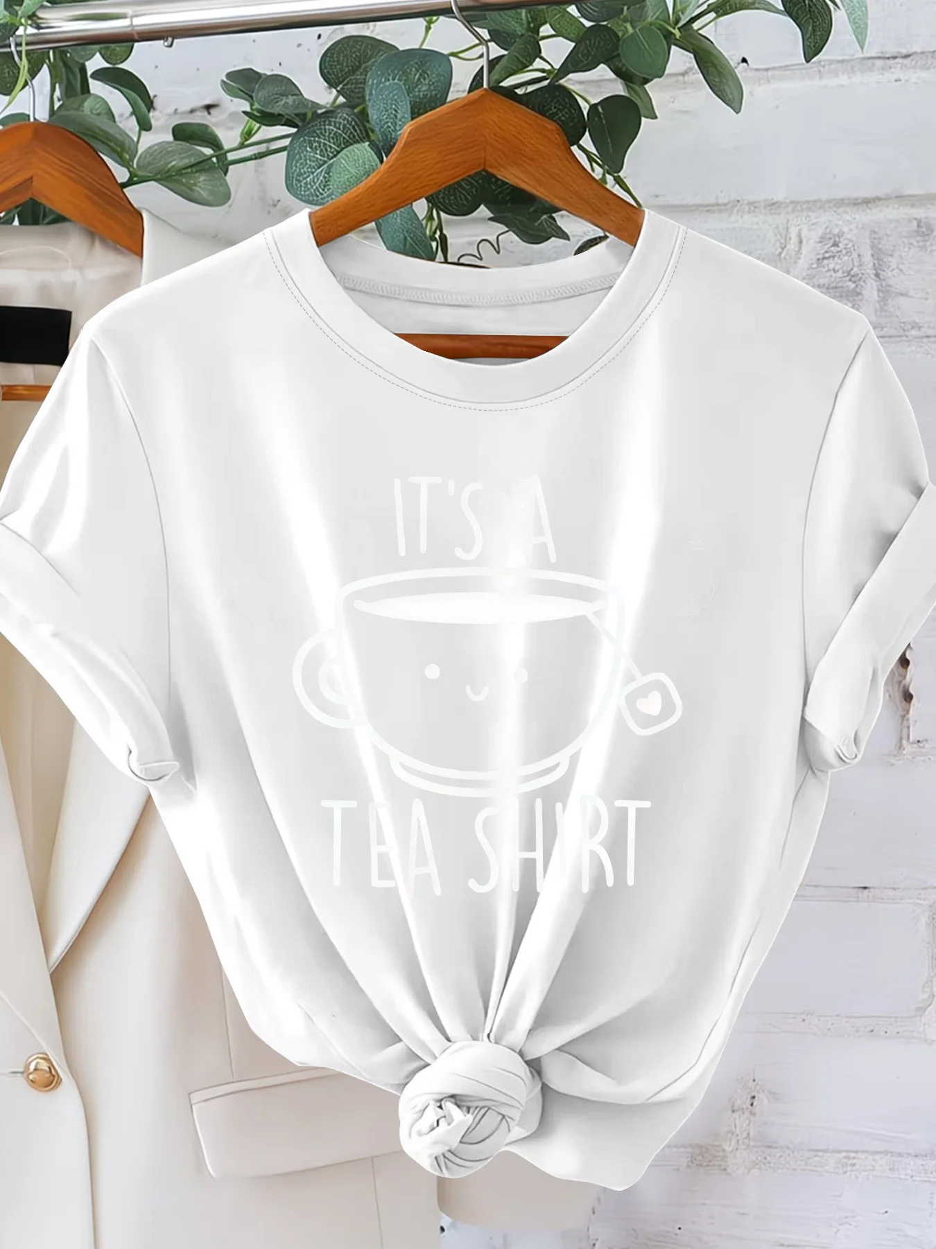 IT'S A TEA SHIRT Cute Smiling Tea Cup Simple Pen Line Printed Round Neck T-shirt Fun Tea Drinking Style Daily Wear