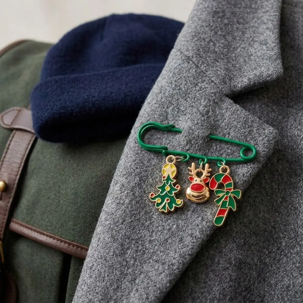 Fashion Christmas Dangle Safety Pin Enamel Alloy Reindeer Tree Charm Brooch Rust-proof Cartoon Holiday Outfit Badge Pin