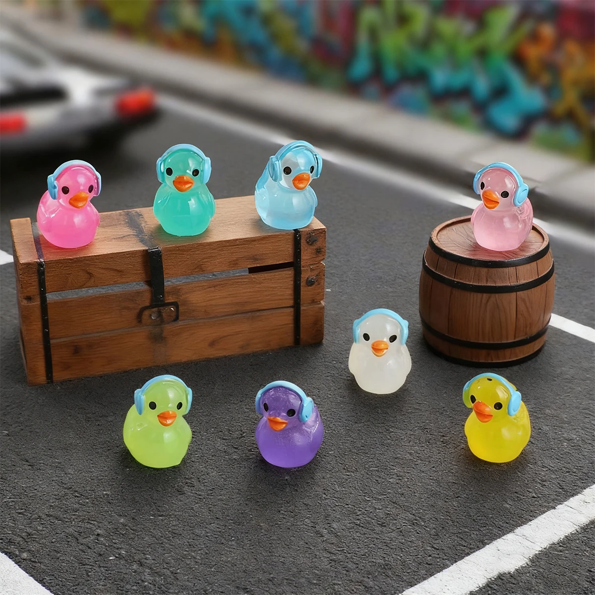 Fashion Headphone Duck Figurines 10/20PCS Glow In Dark Luminous Resin Decor For Valentine Christmas Gift