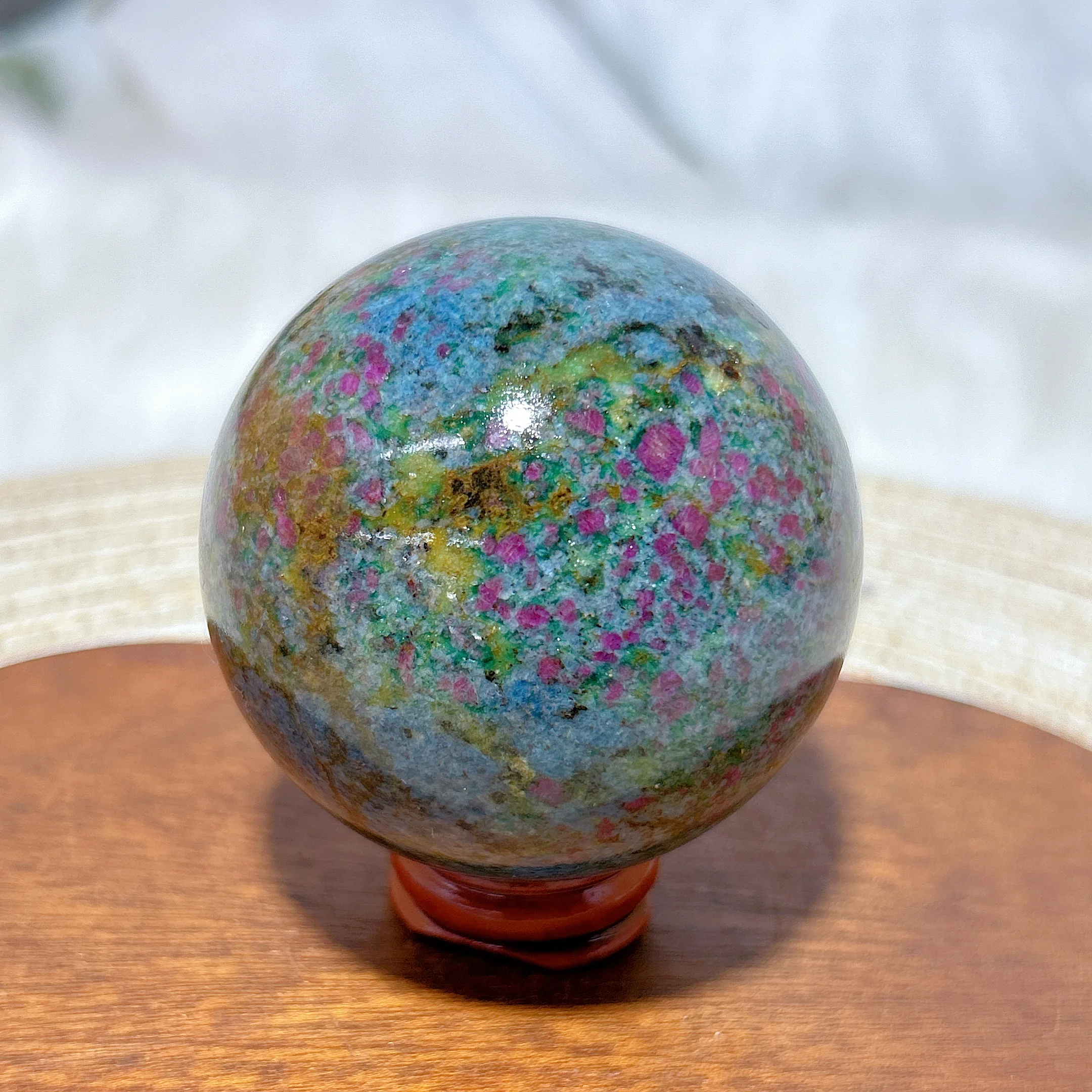 Natural Crystals Ruby Kyanite Sphere Polished Ball UV Light Reactive Flashy Energy Ornament Home Decorations Room Decor Gift