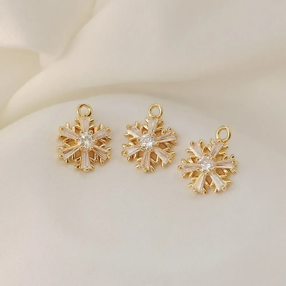 

14K Gold-plated Inlaid Zircon Snowflake Pendant Exquisite Thickened Handcrafted Bracelet Necklace Pendant DIY Accessory Matching