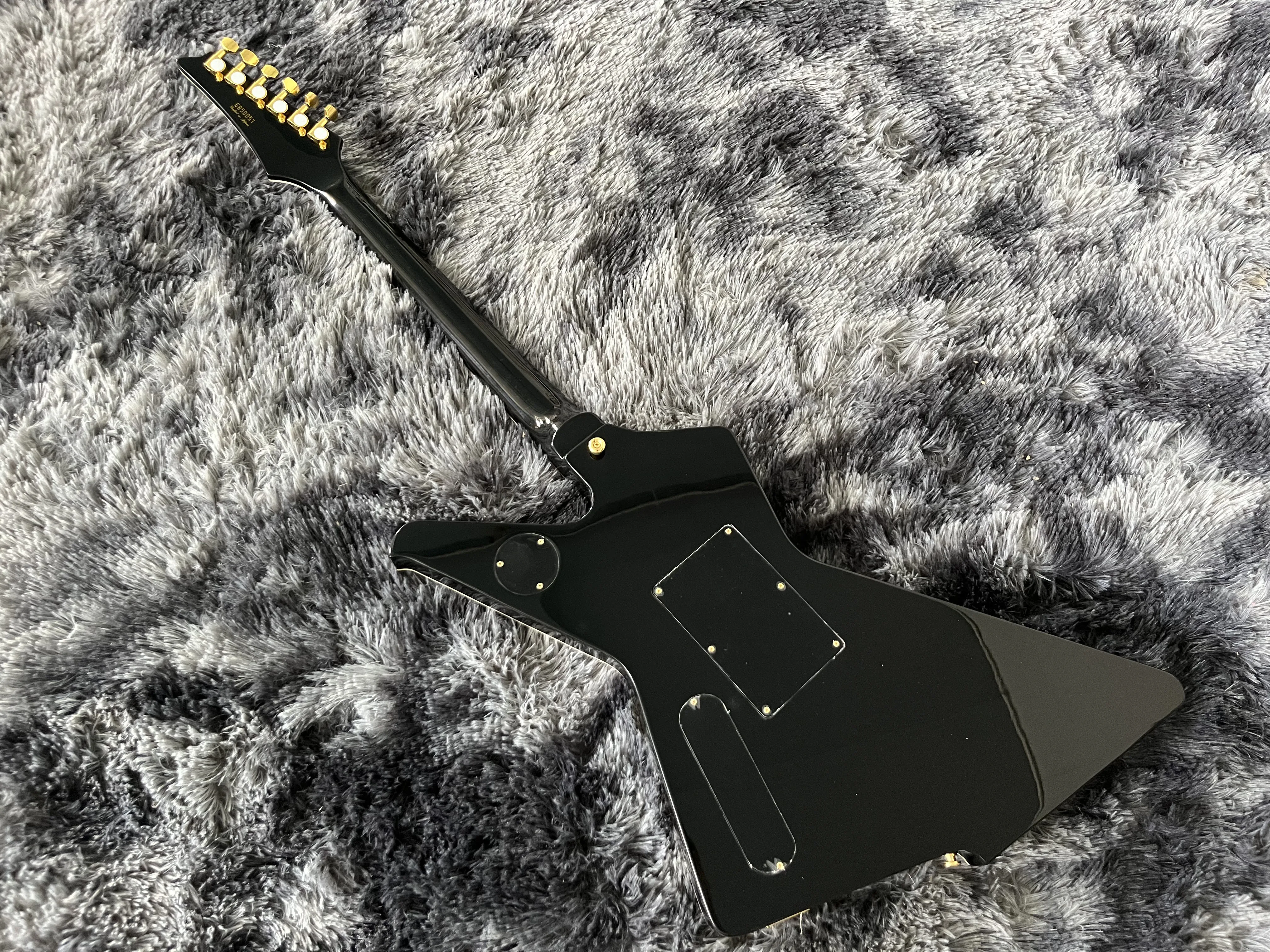 Chinese OEM Electric Guitar Exploer Gold Hardware Black Color Duplex Tremolo System