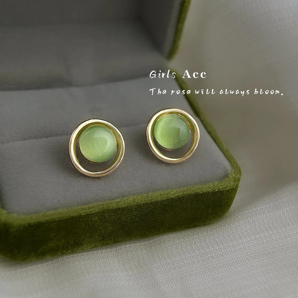 

Elegant French Retro Glass Cat Eye Stone Earrings for Women Fashion Commute Round Geometric Ear Accessories