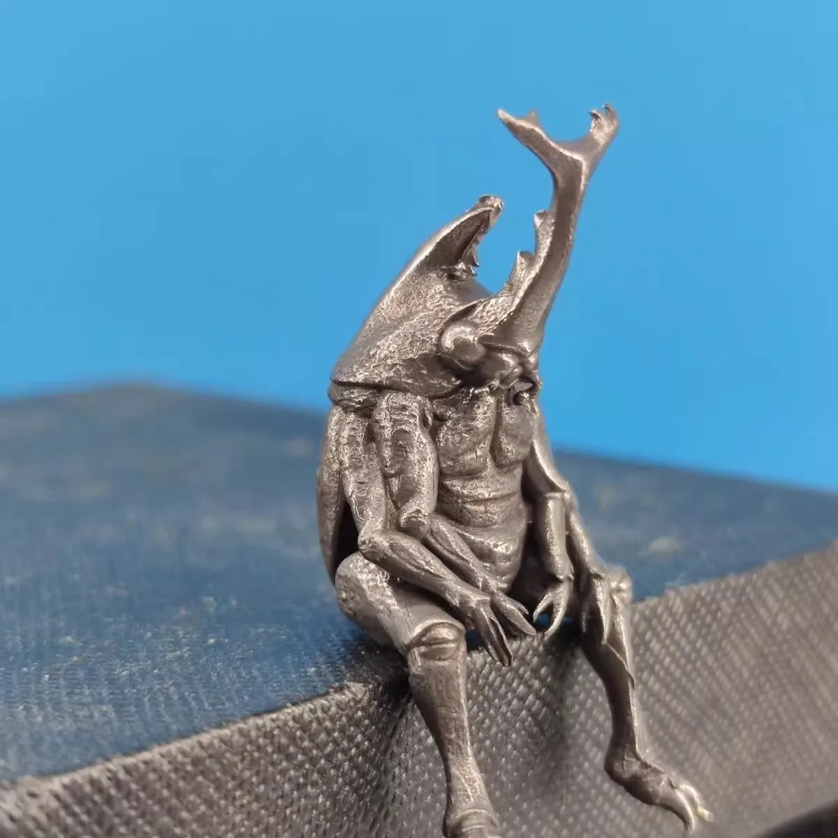 

Pure Brass Two-Horned Rhinoceros Beetle Sculpture, Realistic Insect Model, Desktop Tabletop Home Decor Handmade Collectible Gift