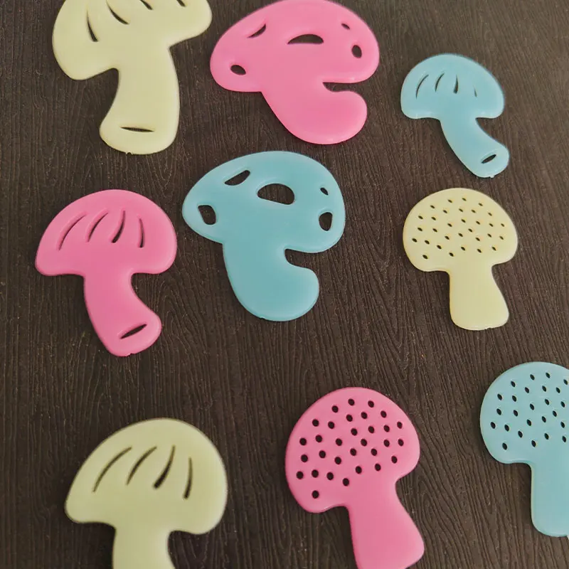 8pcs Luminous Mushroom Wall Stickers Lovely Plant Pattern Glow in the Night for The Room Ceiling Decoration Fluorescent Cartoon