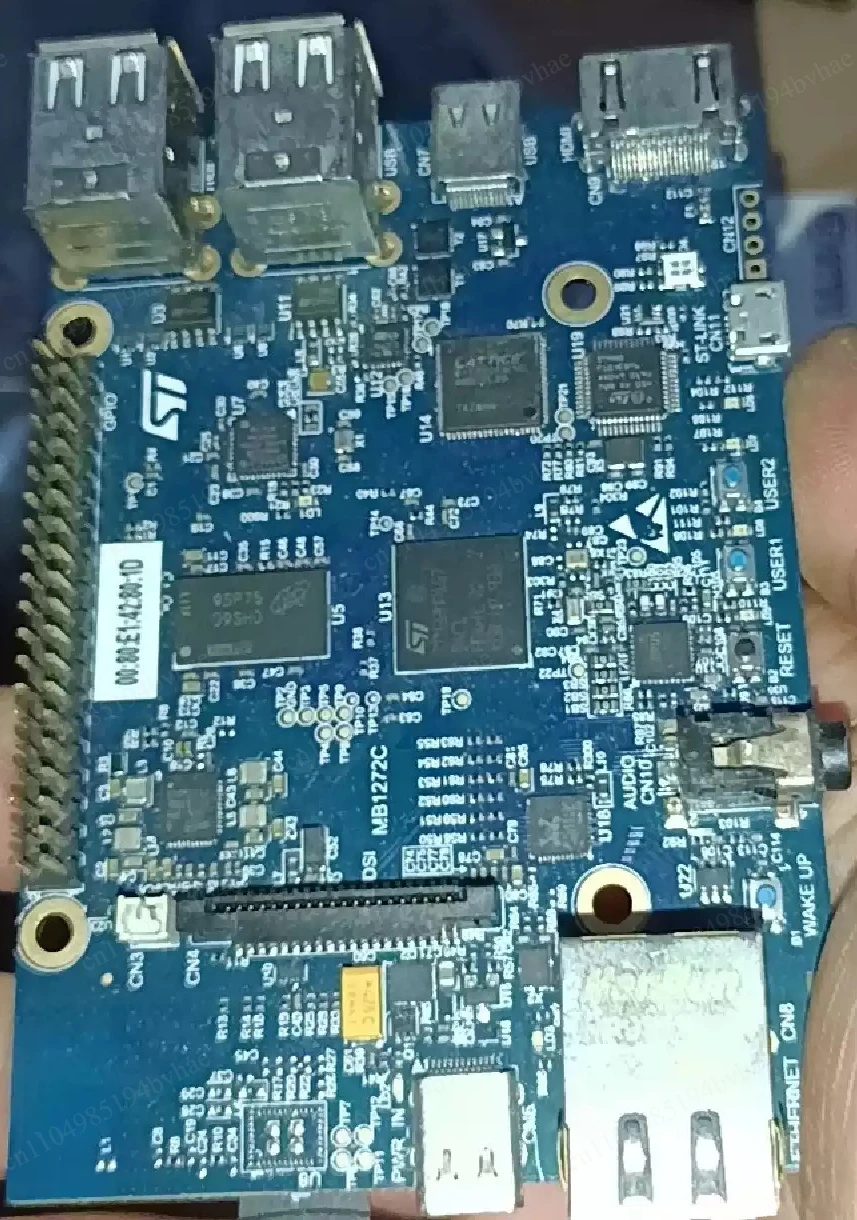 STM32MP157DDK1 development board with USB interface supporting HD