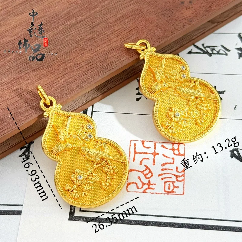 9999 gold diamond-studded smiling-crowd-shaped pendant; New Chinese style phoenix-on-cherry-blossom-shaped pendant