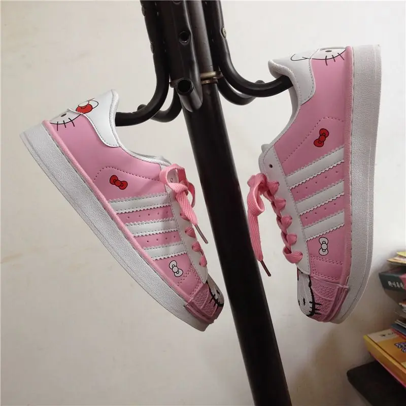 Sanrio Hello Kitty Casual Boardshorts Cowry Anime Cartoon Low-top Boardshorts Autumn New Retro and Versatile Casual Shoes