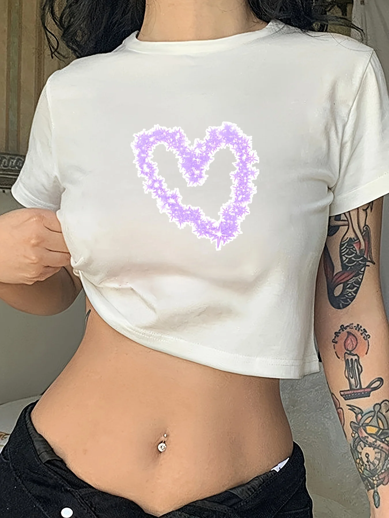 Retro Short T-Shirt Featuring Unique Graffiti and Geometric Patterns with A Cute and Trendy Design Suitable for Everyday