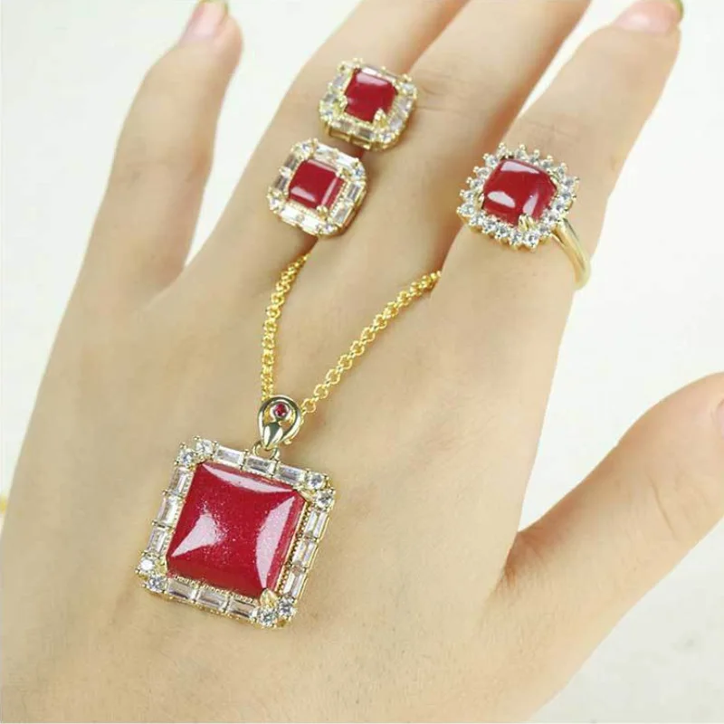 

Ожерелье и серьги-гвоздики с квадратным кольцом