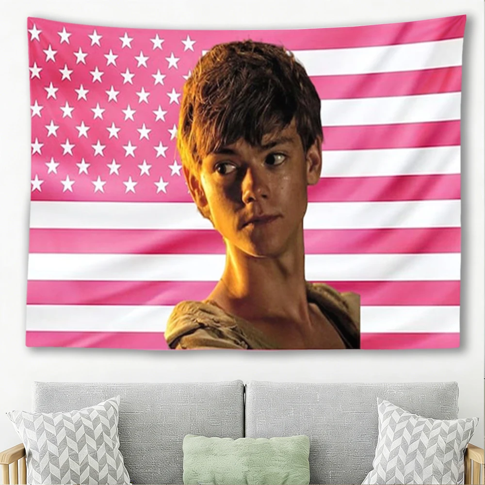 Moving Maze Newt-Themed Pink American Flag Tapestry | Thomas Brodie Same Style Decorative Painting | Labyrinth Boy Style Wall