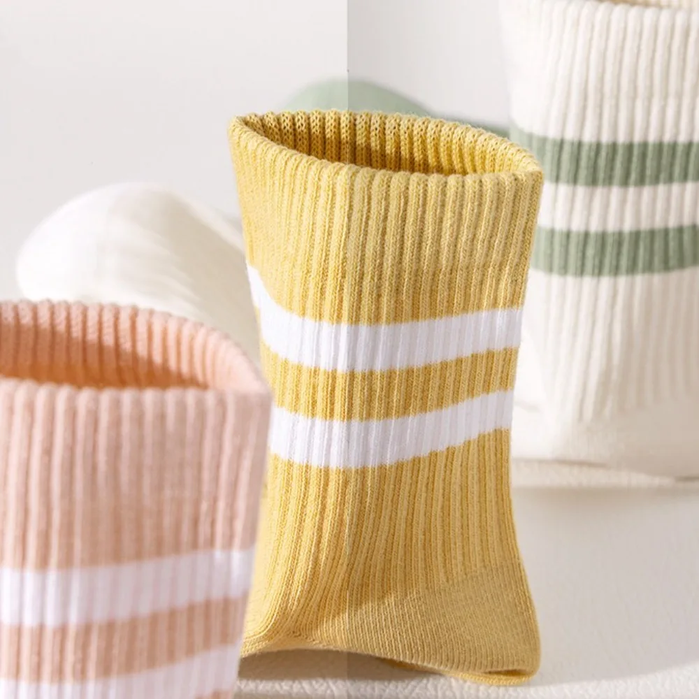 الجوارب منتصف طول الجوارب البوليستر القطن المرأة جوارب رياضية امتصاص العرق وتنفس الصيف رقيقة مخطط الجوارب القصيرة ل