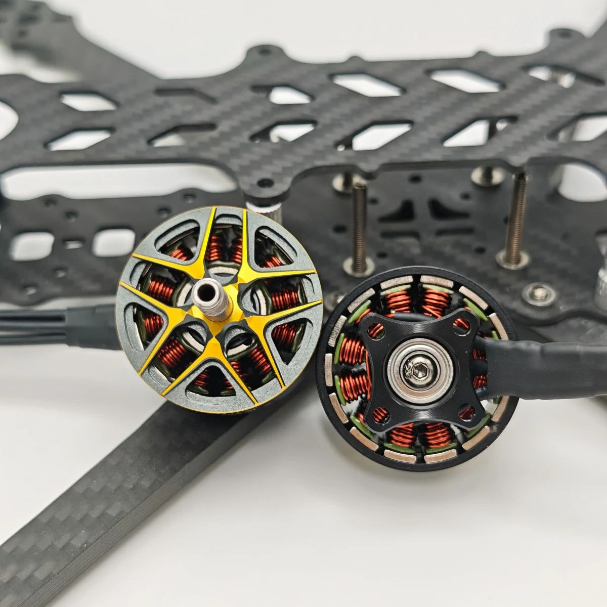 XFlight Hobby 1/4 PCS 2812 900/1115KV 2-6s ブラシレスFPVモーター 7/8/9インチFPV長距離レーシングドローンモーターDIYパーツ用