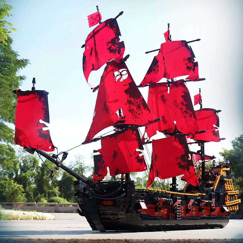 MOULD KING Pirates Ship Building Blocks Red Queen Ship Corsair  Bricks Model Creative Expert Toys For Boy Birthday Gift MOC