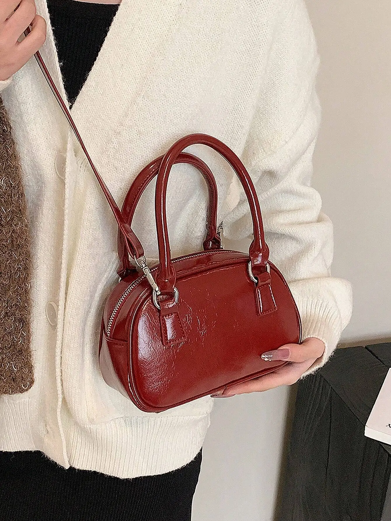 New Women's Crossbody Bag Suitable For Autumn And Winter Retro Red Fashionable Shoulder Bag Portable With Multiple Functions