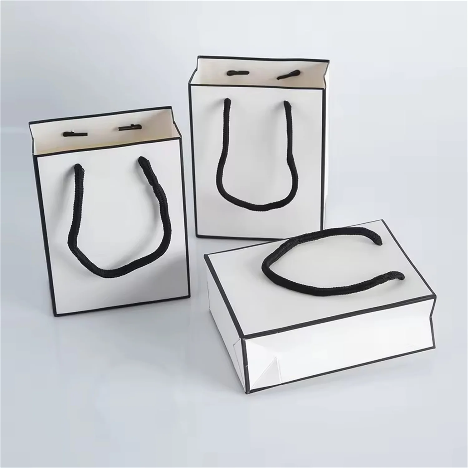 

Paper Gift Bags White Kraft Paper Tote Bags with Handles Bulk For Shopping Retail Bags for Small Business Birthday Wedding Party