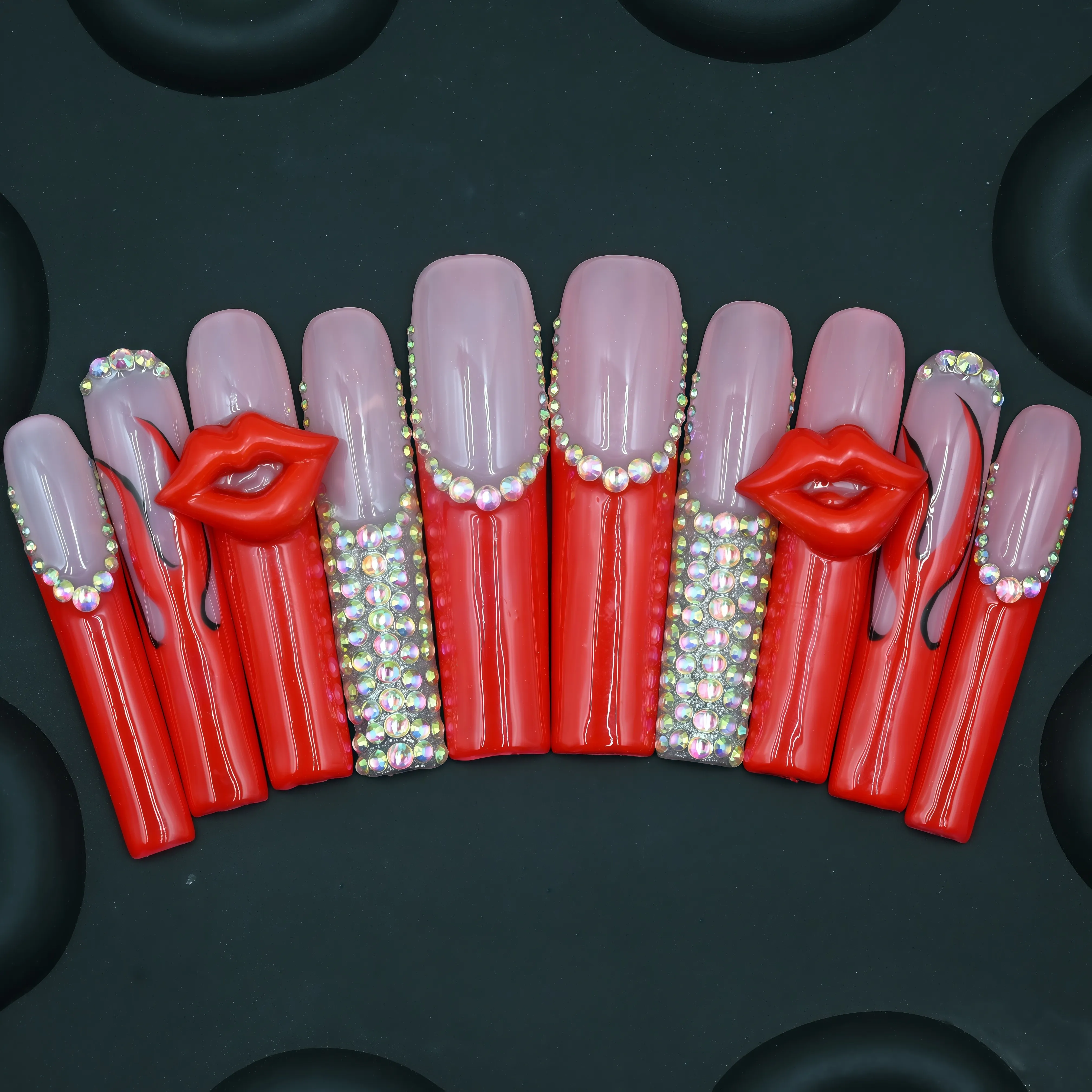 10 szt. Ręcznie robione, długie, kwadratowe paznokcie doczepiane, wyrazisty, efektowny styl z czerwonymi ustami 3D i błyszczącymi, irysującymi cyrkoniami, idealne na imprezę.