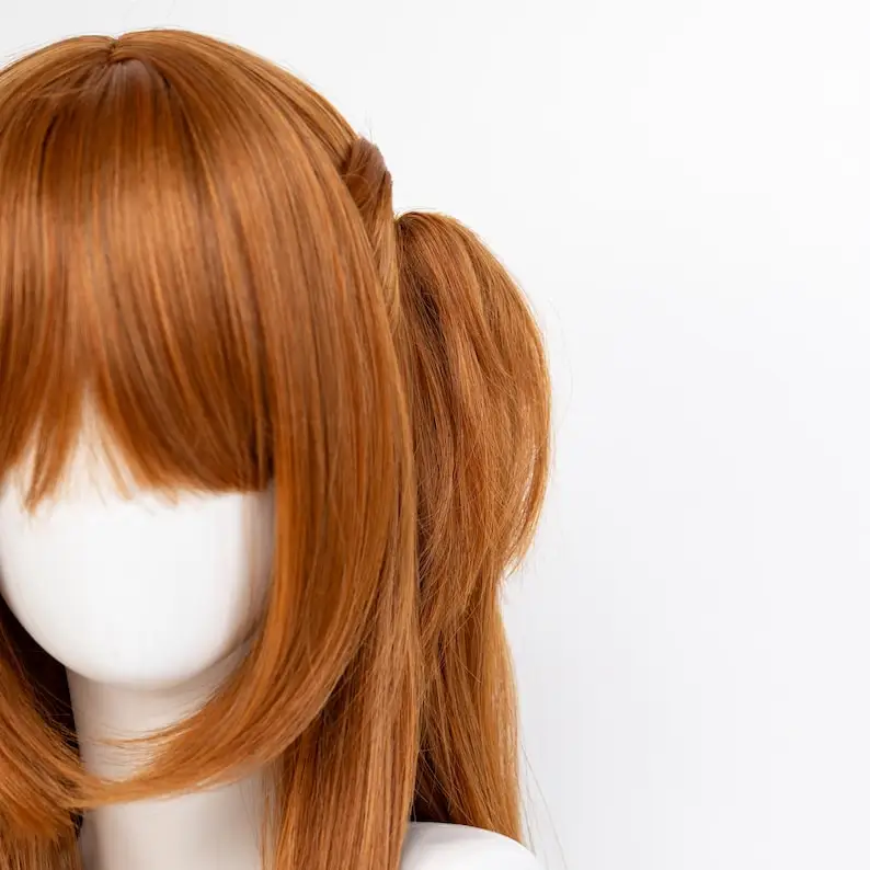 Peruka do cosplay jest wykonana z włókien odpornych na ciepło i nadaje się zarówno do cosplayów anime, jak i do noszenia na co dzień.