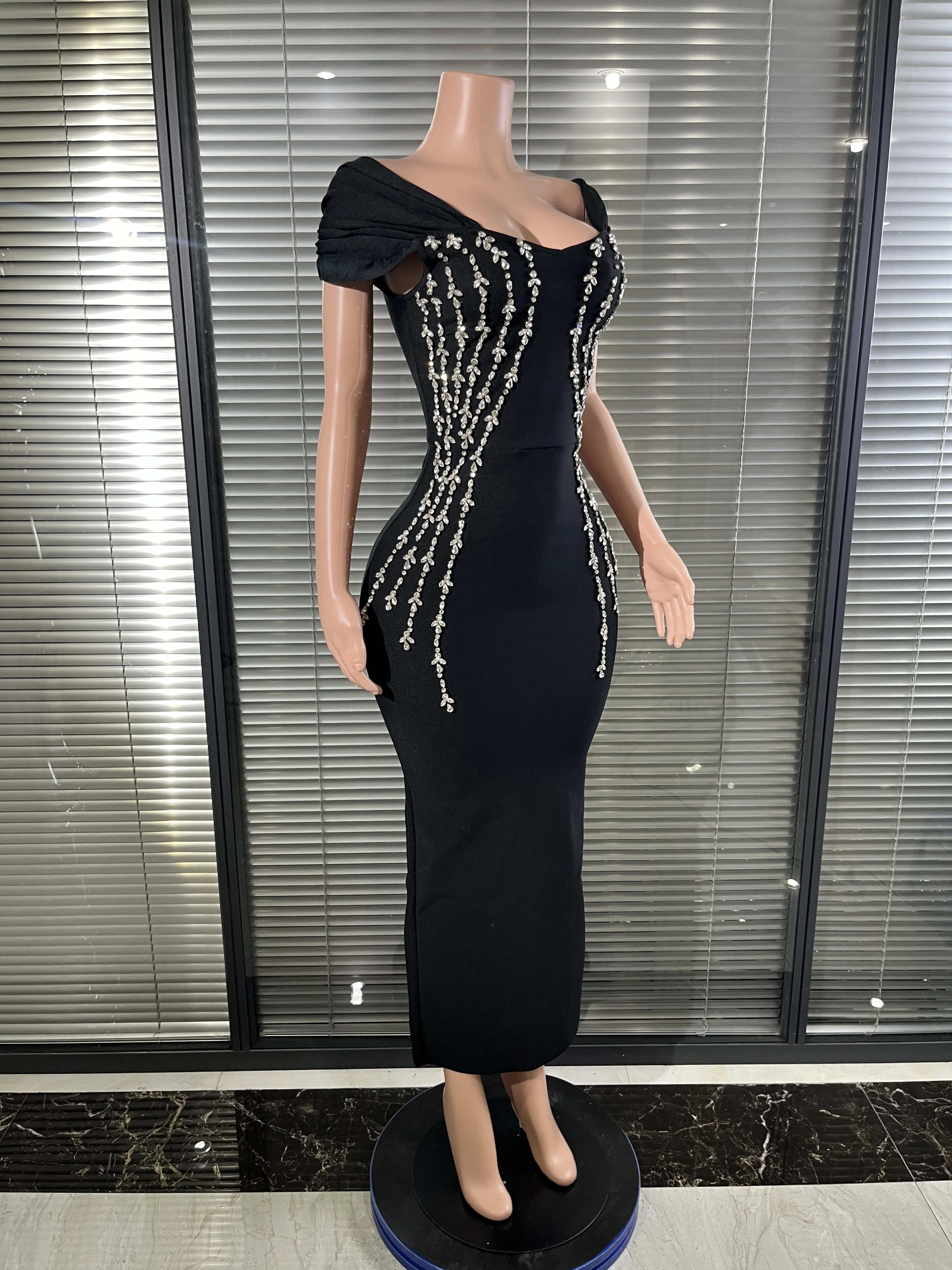 Minimalist Glamorous Black Red Long Bodycon Bandage Dress Luxury Rhinestone Evening Party Celebrity Elegant Club Dress