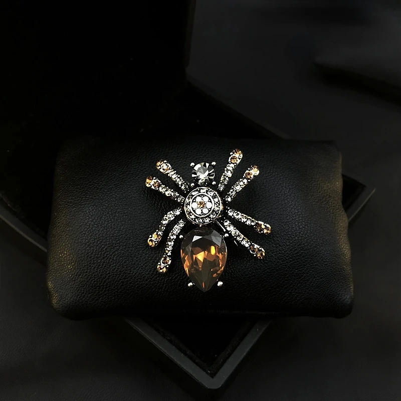 

Exquisite Small Spider Brooch Retro Personality Men Women Corsage Korean Luxury Splendid Sweater Insect Pin Accessories Jewelry