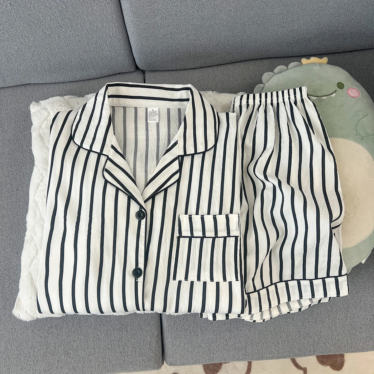 Women's Summer Pajamas, Thin Striped Pattern Short-Sleeved Shorts, Sweet and Cute, Can Be Worn Outside in Summer, Two-Piece Home Wear Set view 5
