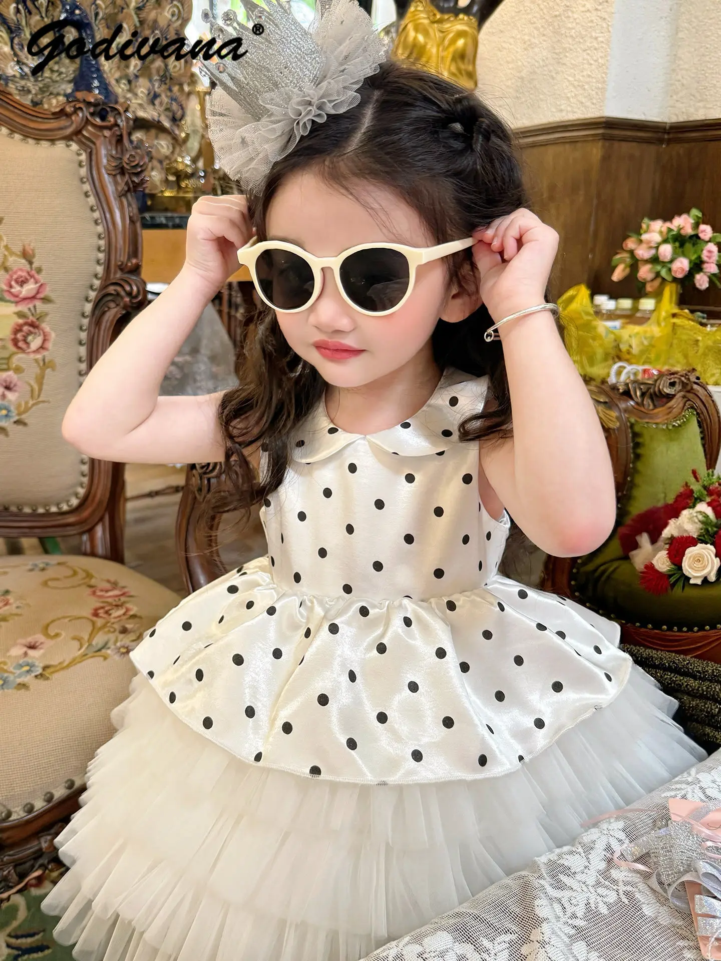 robe-de-princesse-en-maille-a-pois-pour-petites-filles-nouvelle-collection-ete-2026-col-claudine-sans-manches-blanche-pour-fete-d'anniversaire-et-bal