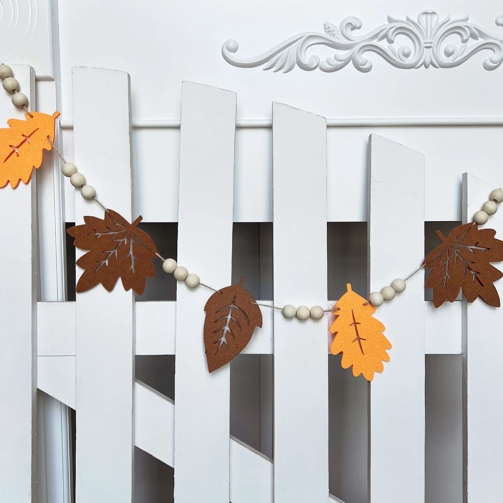 1pc Fall Leaves Garland, Brown Autumn Colors Banner, Felt Leaves and Wood Beads, Maple Leaf Oak Decoration, Thanksgiving Decor