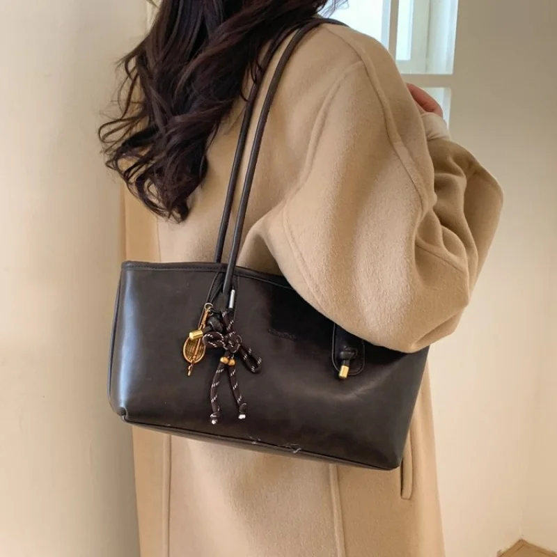 

Luxury Women's Casual Vintage Leather Tote Bag Trendy Commuter Classic Elegant Ladies Simple Fashionable Crossbody Bag