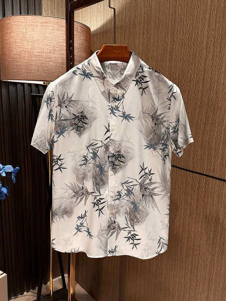 

Новая летняя мужская рубашка из высококачественного шелка с коротким рукавом, модная, в городском стиле, дышащая, легкая, с цветочным узором