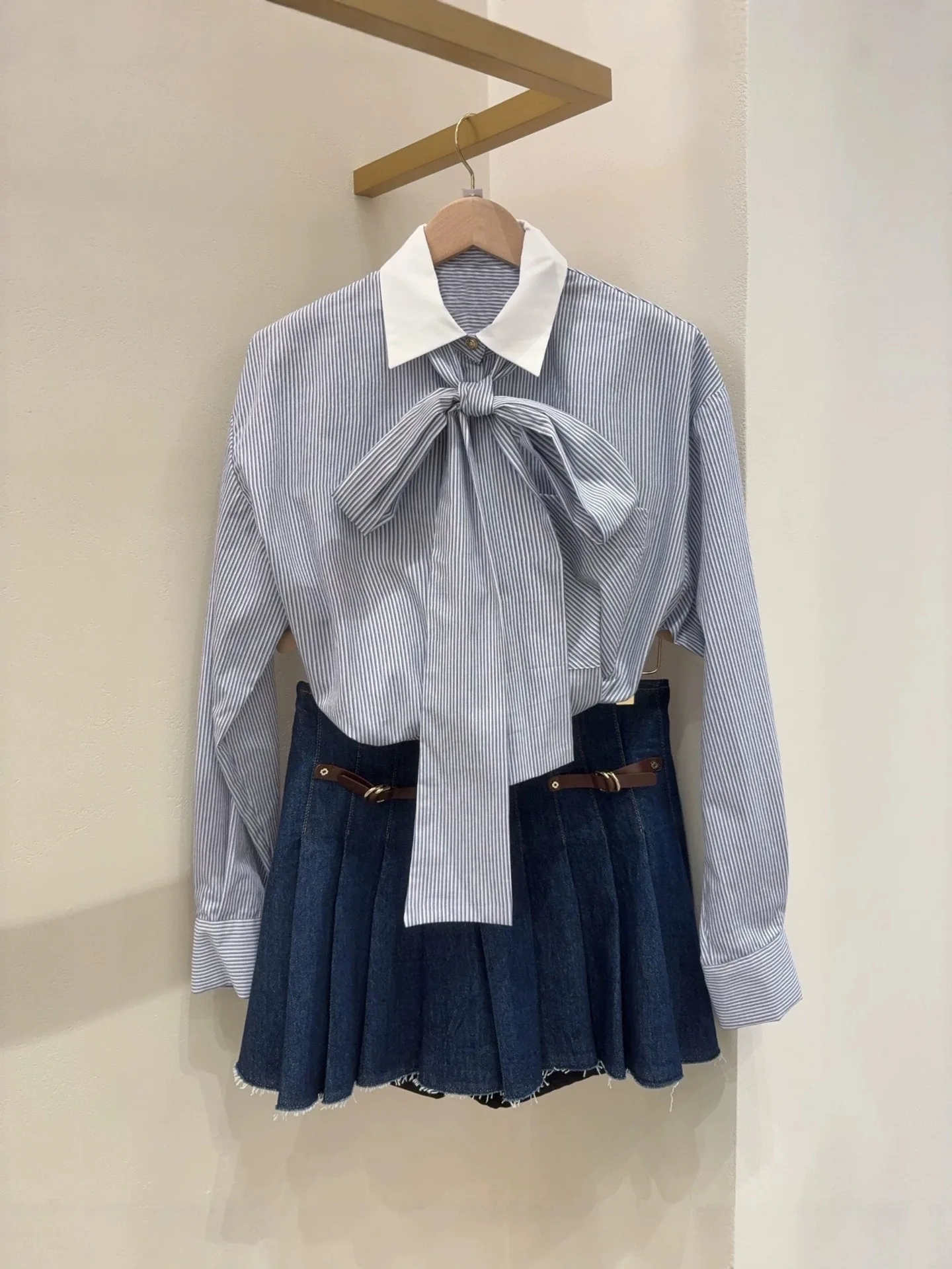 เสื้อผู้หญิงลายทางผูกโบว์ คอปก แขนยาว สไตล์ฝรั่งเศส ผ้าฝ้ายแท้ ทรงหลวม ผูกโบว์ด้านหลัง สีหวาน