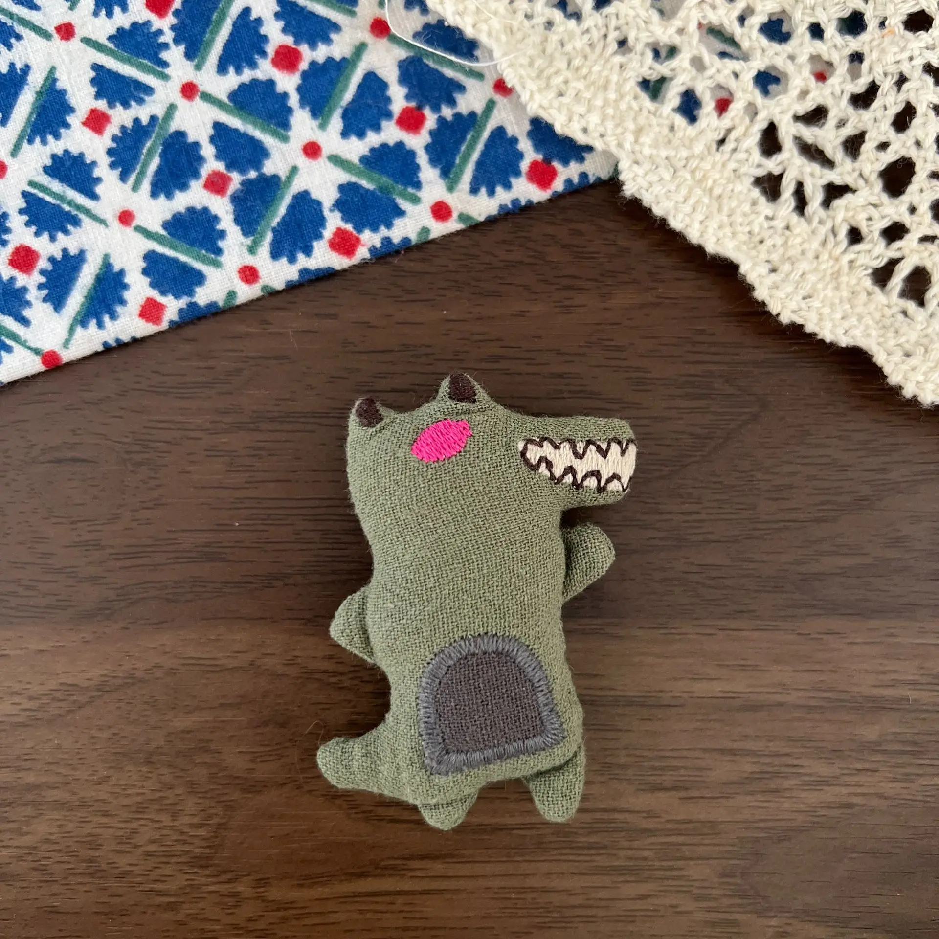 Brooch Pin DIY Accessory Sweet Crocodile Cotton Filled Linen for Kids Clothing Shoes Socks Hair Clip Decor Lightweight Green