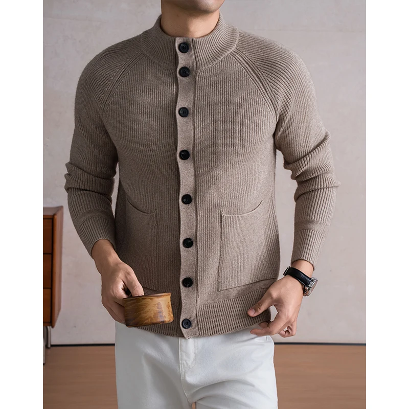 เสื้อคาร์ดิแกนไหมพรมผู้ชายสไตล์เกาหลีสุดฮิต คอตั้งคลาสสิก ผ้าผสมขนสัตว์ ติดกระดุมแถวเดียว เสื้อถักอุ่นๆ แขนยาว